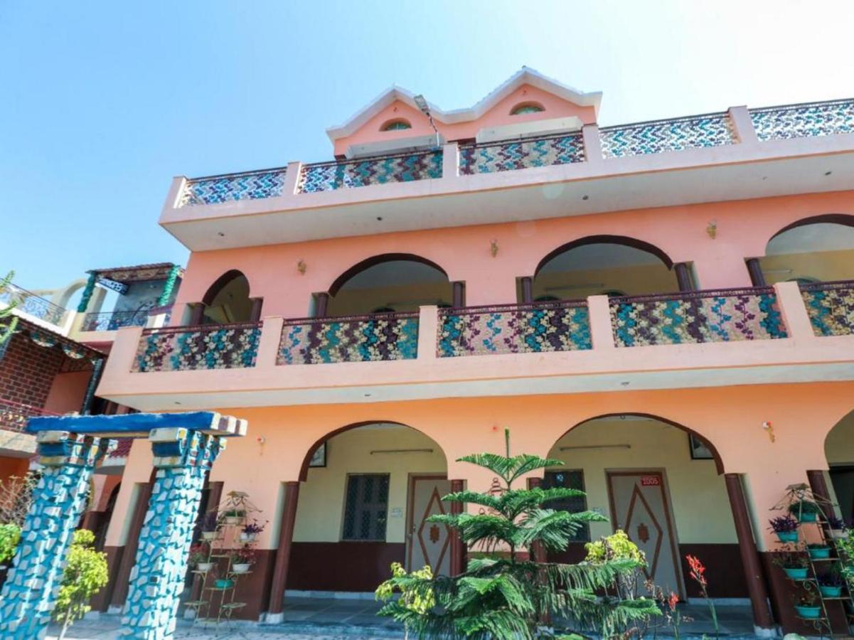 Spot On 60665 Royal Tourist Home Valāncheri Екстериор снимка